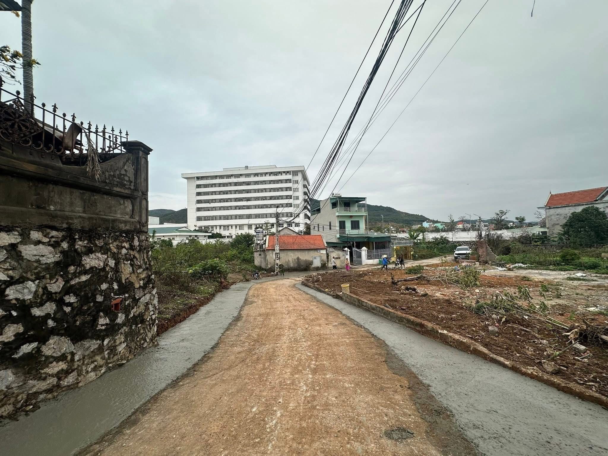 BÁN ĐẤT SAU BỆNH VIỆN LÃO KHOA,SÁT HẠ LONG XANH