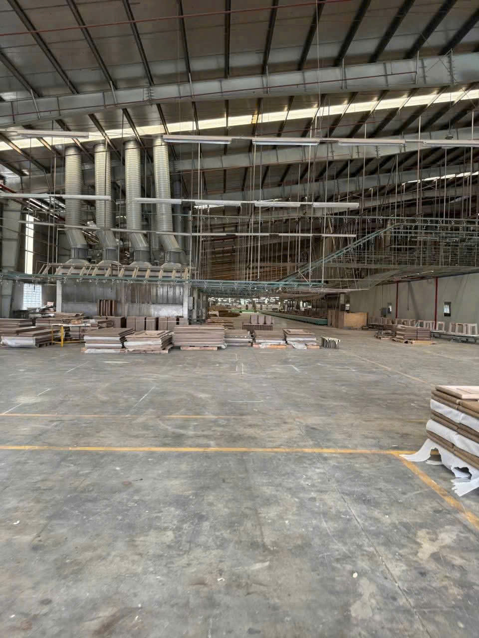 Cho thuê nhà xưởng 7000m2 trong  KCN  Sóng Thần - Dĩ An  Bình Dương 

- Tổng diện tích : 14000m