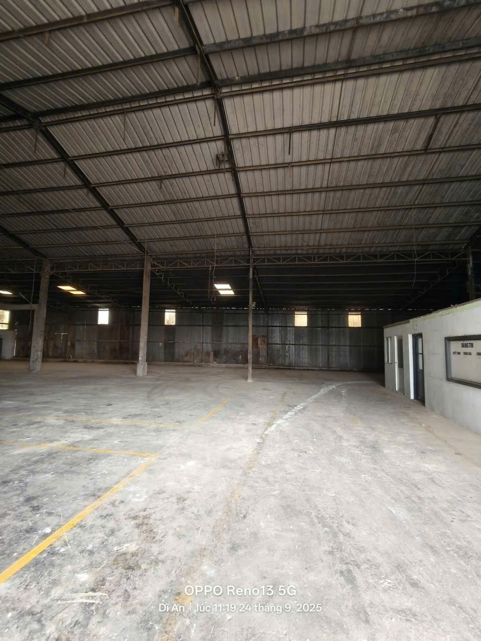 Cho Thuê kho Xưởng Dĩ An Bình Dương TPHCM 

Diện Tích kho xưởng : 2100m2
Khuôn viên Sân Xe container Rộng 

Hệ thống Pccc vách tường thẩm duyệt..
