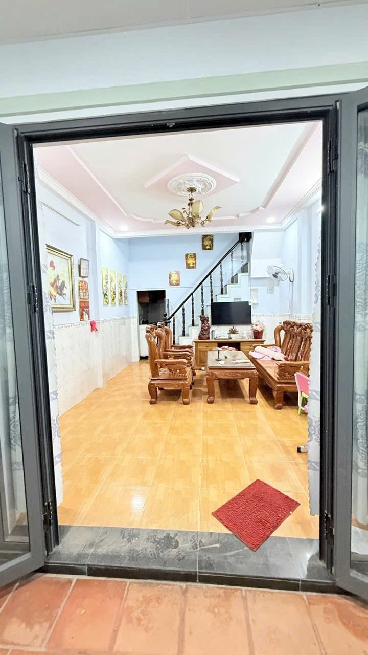 Nhà 2tỷ3 sổ riêng hẻm đường Lý thường kiệt Dĩ An 
2 phòng ngủ 2 tầng