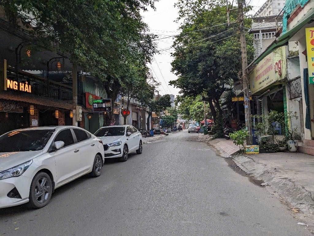 MẶT TIỀN KINH DOANH. KHU VIỆT LẬP DỈ AN.