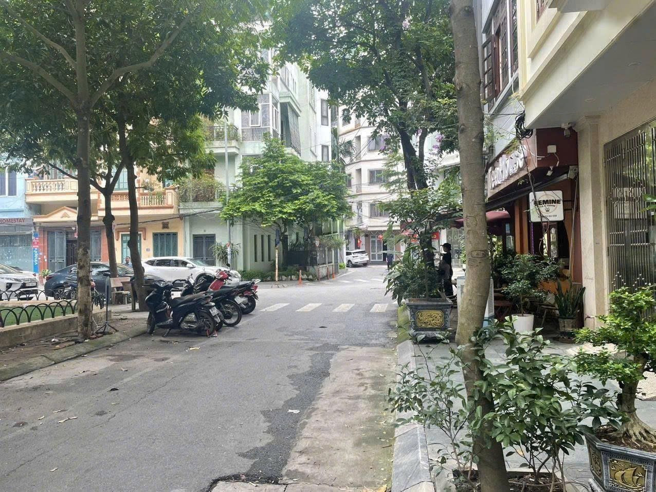 Cho thuê nhà Đặng Thùy Trâm, Hoàng Quốc Việt quận Cầu Giấy 55M x 4T giá 30tr NGÕ OTO THÔNG