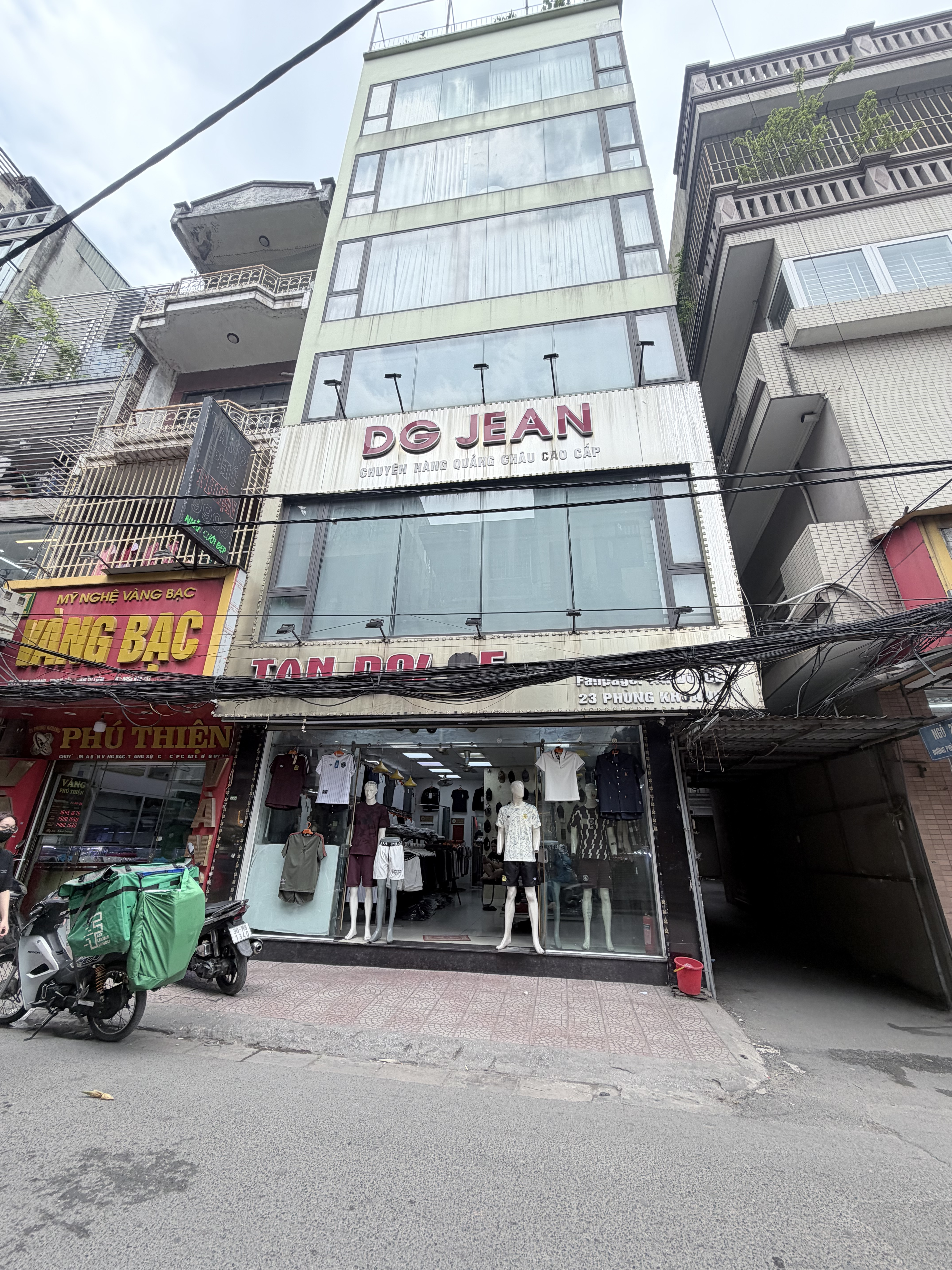 Cho thuê nhà MP Xuân Thuỷ diện tích 100m x 7 tầng, mặt tiền 7m