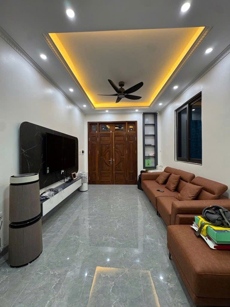 Siêu phẩm Trương Công Giai 35m2, 6 tầng kinh doanh, ô tô đỗ cửa, 14.9 tỷ
