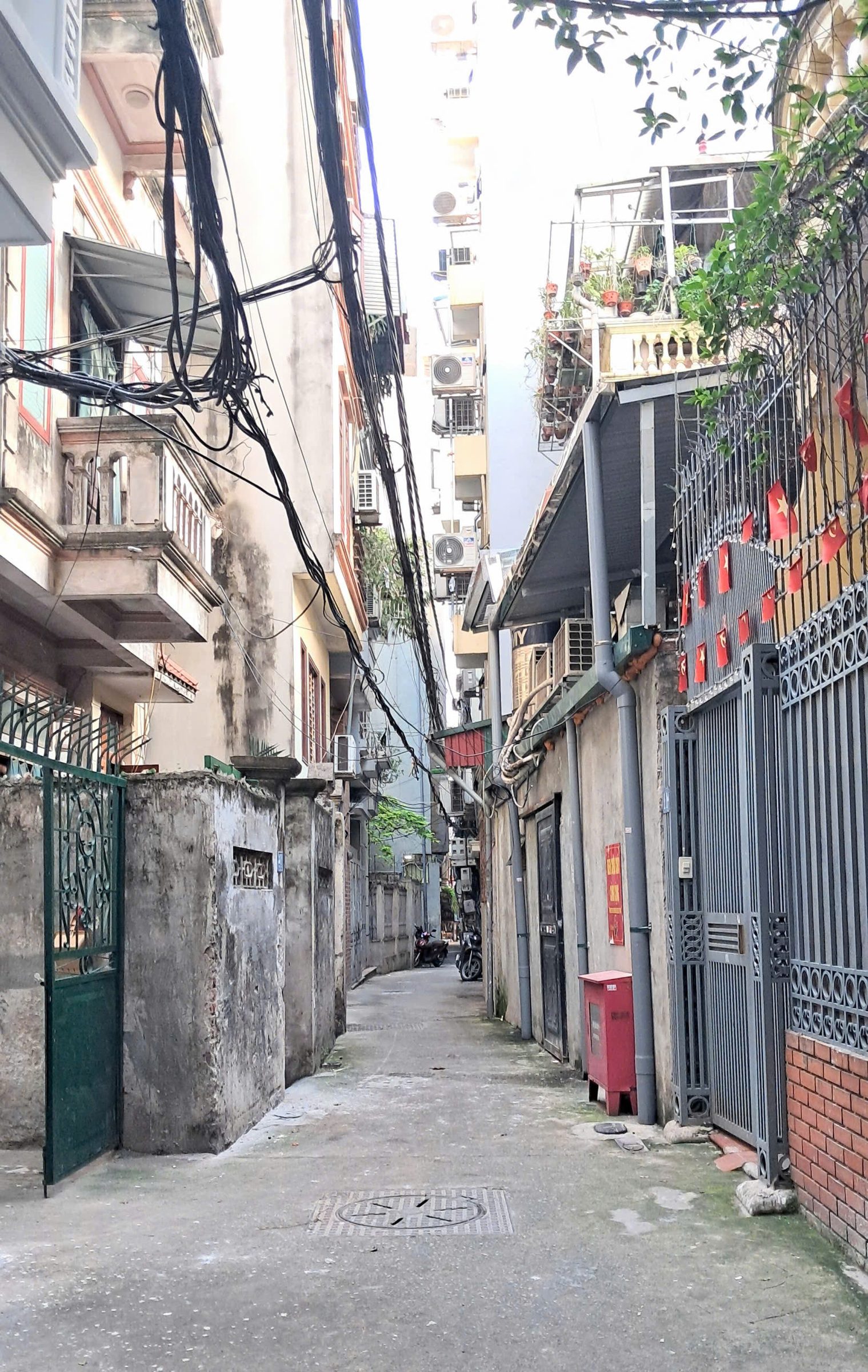 Bán nhà KHÚC THỪA DỤ, Cầu Giấy. Nhà đẹp, dân xây, gần phố. Gần Công Viên Cầu Giấy.