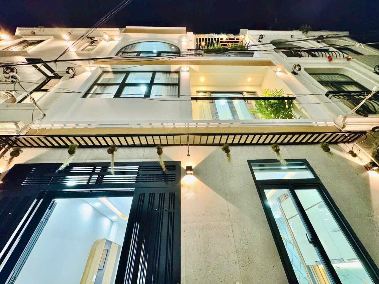 Bán gấp nhà Nguyễn Ngọc Lộc, P.14 Q10. Giá: 3,49 tỷ. DT: 79.4m2. 3 Tầng. 3PN 3WC. Sổ Hồng Riêng