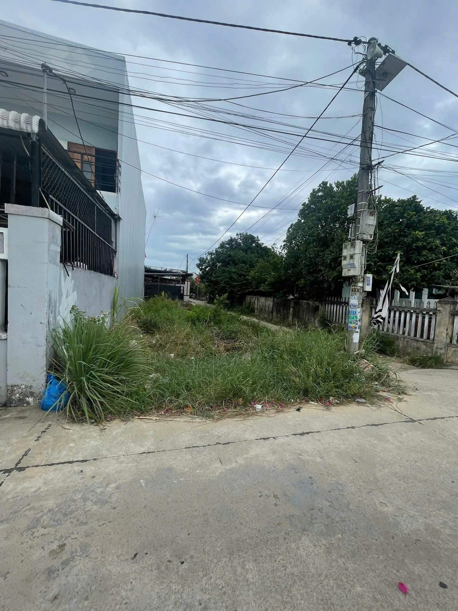 BÁN LÔ GÓC 2 MT ĐIỆN NAM TRUNG CÁCH ĐT607 70M 📌📌📌LÀM VIỆC TRỰC TIẾP GIÁ TỐT !!!