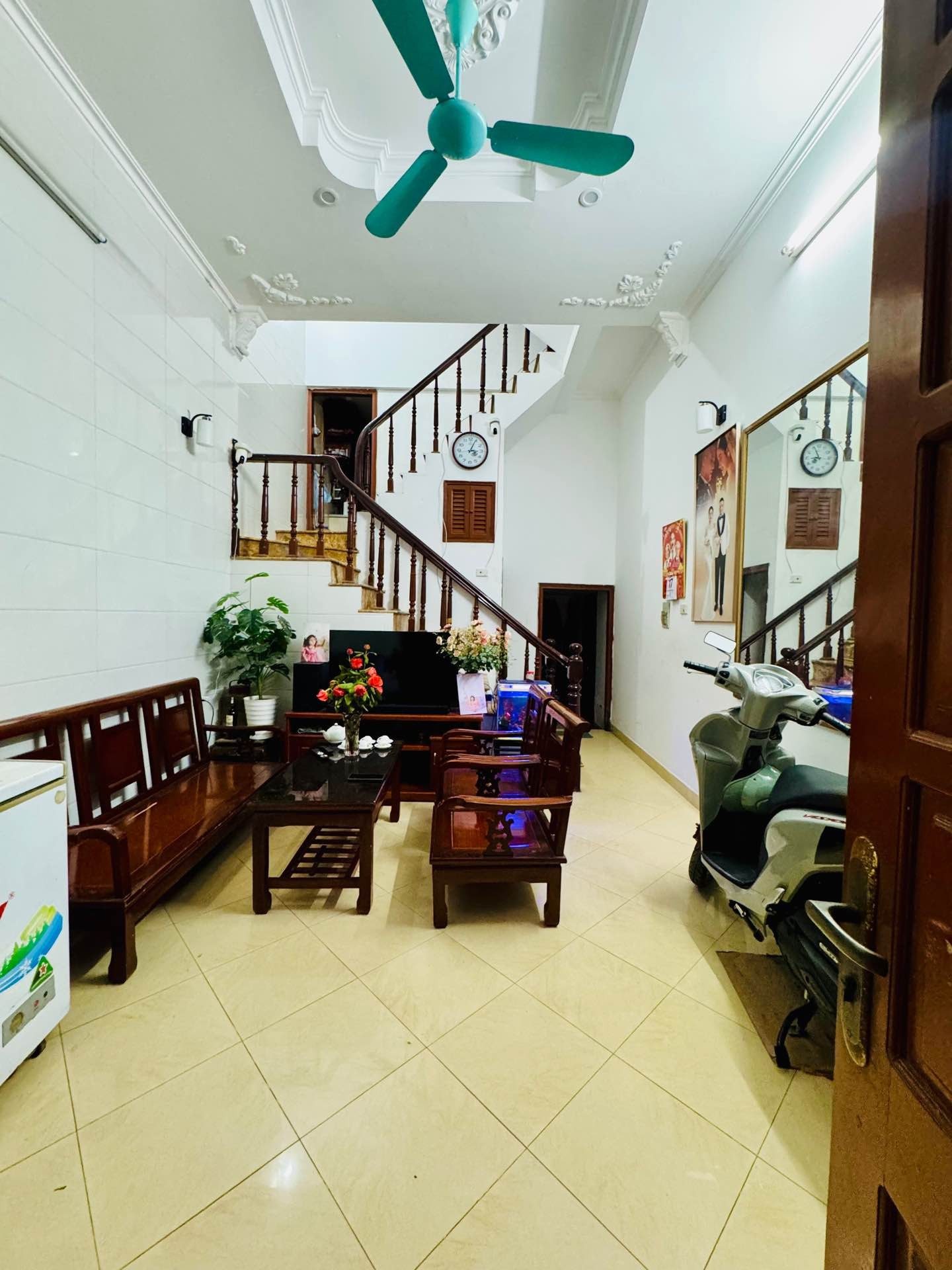 Bán nhà SIÊU HIẾM KIM GIANG – Giá 8.95 tỷ – DT 44m² x 4 tầng – MT 4.1m – lô góc, ngõ nông