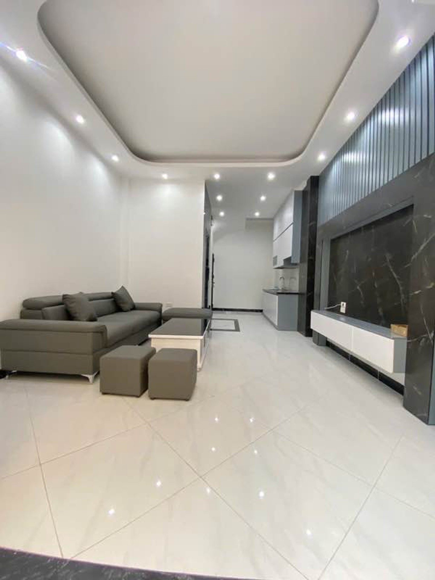 Bán nhà Trịnh Đình Cửu – Giá 12.2 tỷ – DT 50m² x 6 tầng – MT 3.5m – lô góc, thang máy, gần ô tô