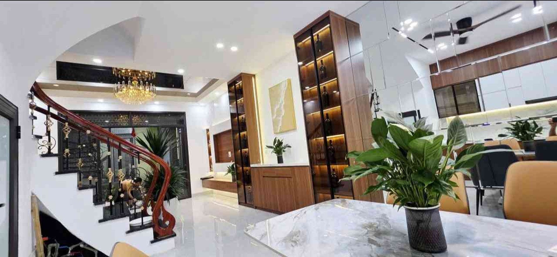 Bán nhà Định Công Thượng – Giá 9.6 tỷ – DT 40m² x 4 tầng – MT 4.5m – nhà đẹp, full nội thất, ở ngay