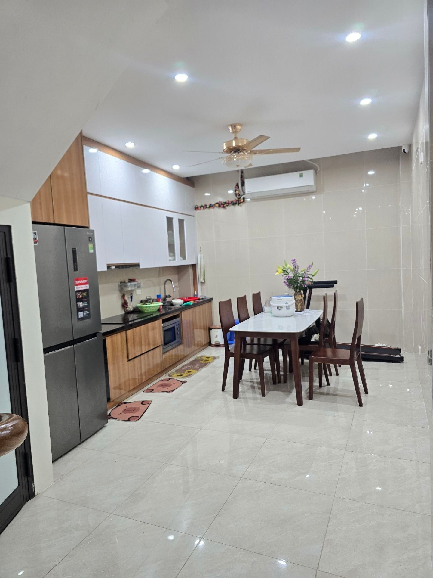 Bán nhà Định Công Thượng – Giá 15.5 tỷ – DT 50m² x 4 tầng – gần phố, 2 thoáng, full nội thất