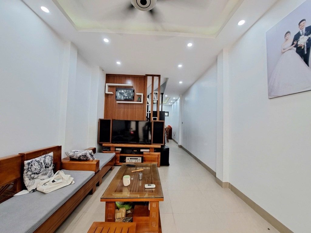 9.45 Tỷ Có Ngay NHÀ PHỐ ĐẠI TỪ - DT 46m² x 5 Tầng – MT 3.5m - NHÀ MỚI TINH – FULL NỘI THẤT – Gần Trường, Chợ Đại Từ, Hồ Linh Đàm