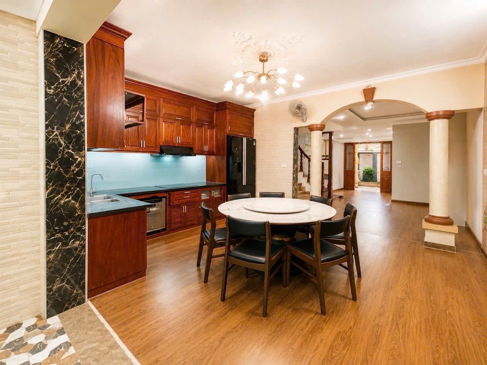 Bán nhà Kim Giang, Hoàng Mai – Giá 21.5 tỷ – DT 110m² x 4 tầng – MT 5m – Kiểu biệt thự, Ô tô lùi vào cổng, Khe thoáng bếp sáng