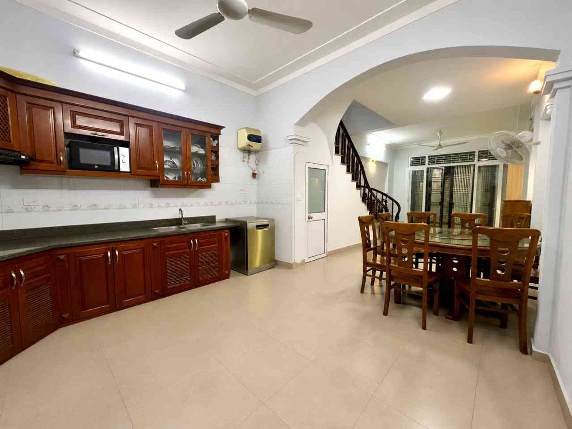 Bán nhà Kim Giang, Thanh Xuân – Giá 13.5 tỷ – DT 62m² x 5 tầng – MT 4.6m – Ngõ thông, Dân trí cao, Giao thông thuận tiện