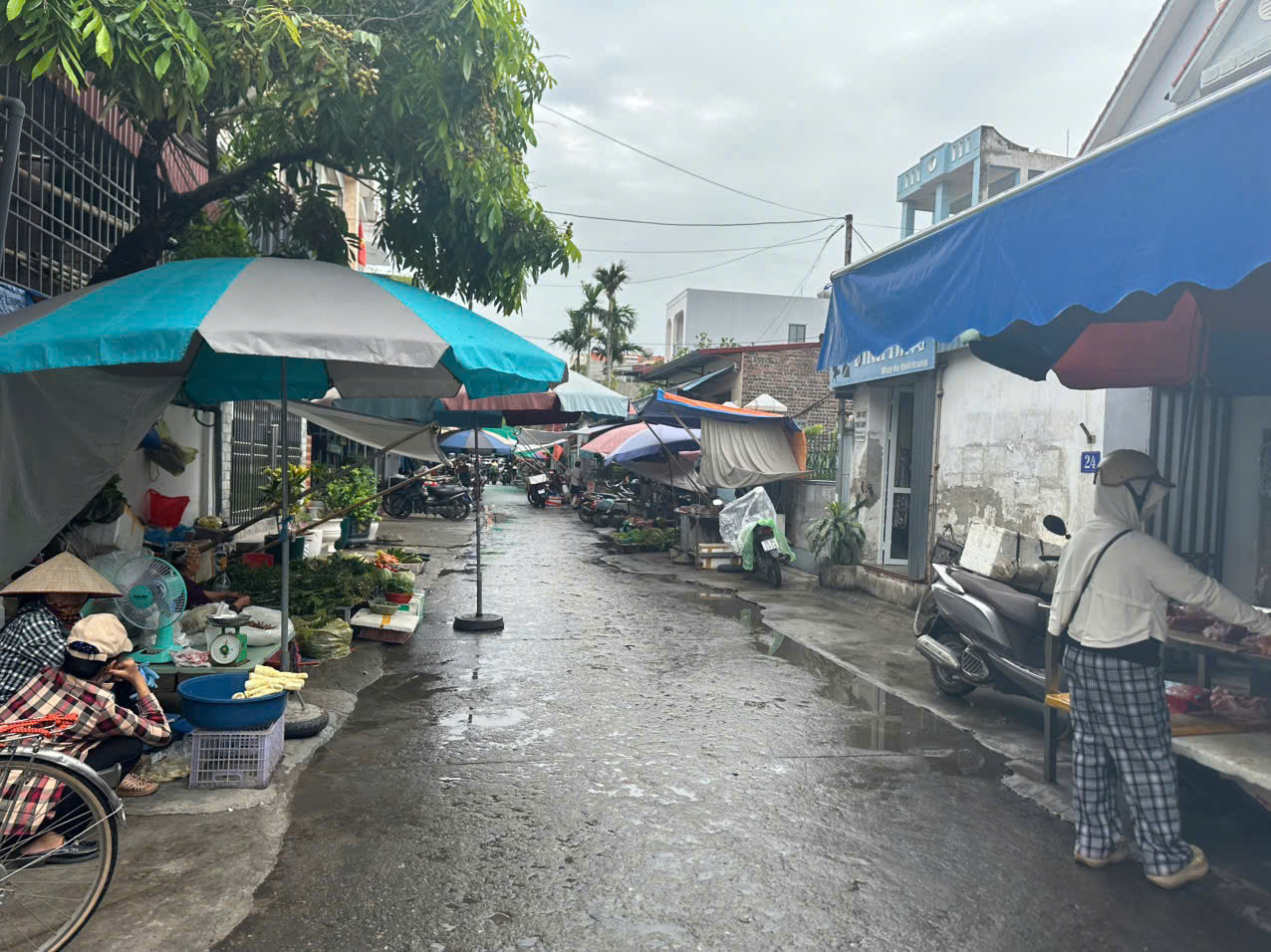 1DS51 🔥 SIÊU PHẨM ĐẤT CHỢ ĐÌNH ĐOÀI – ĐỒ SƠN – VỊ TRÍ CỰC ĐẸP 🔥
💥 51m² ngay trung tâm chợ – cách khu du lịch vài trăm mét – giá chỉ 1 tỷ 2X 💥