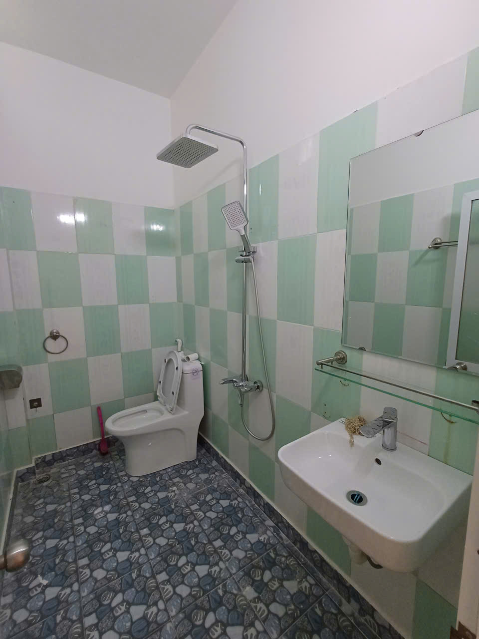 Chính chủ gửi bán căn nhà sân cổng riêng, độc lập tại Đông Hải- Hải An