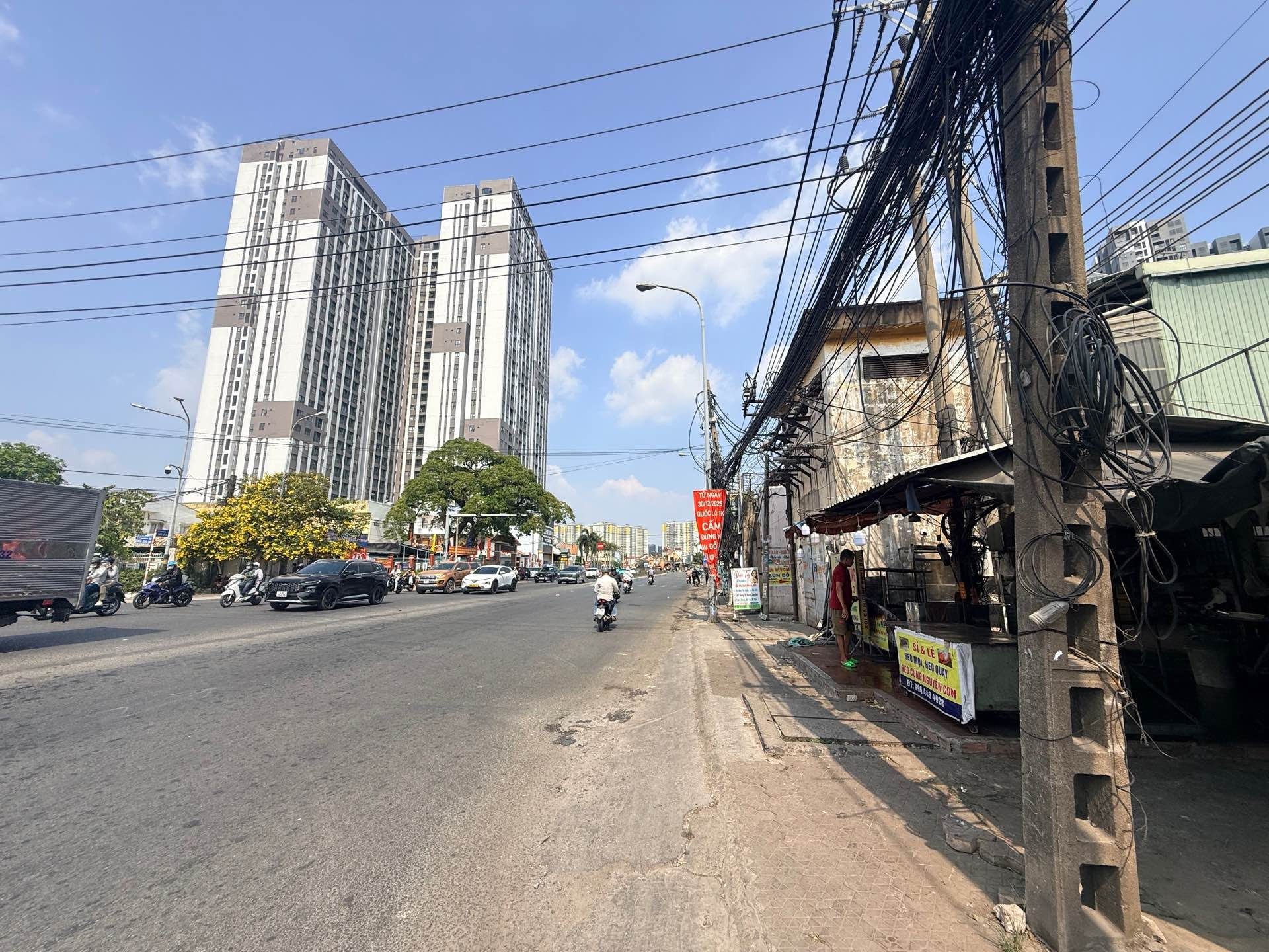Bán đất Lớn Mặt Tiền QL1K