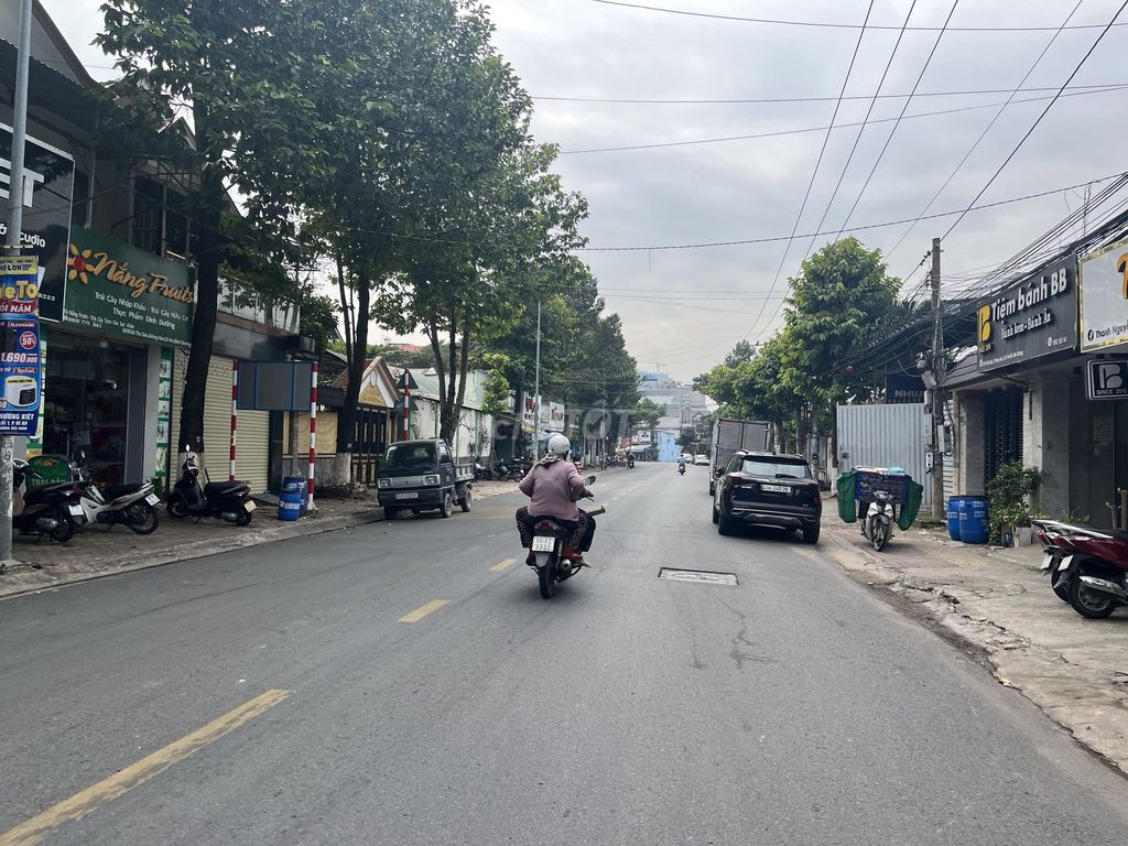 BÁN XƯỞNG 1.900M2 50X38 TRUNG TÂM ĐÔNG HOÀ GẦN BIGC GO