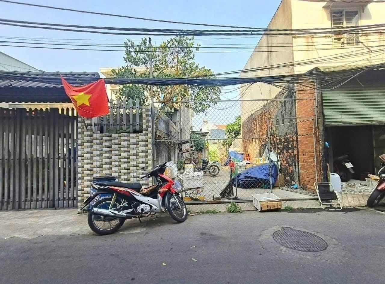Bán Đất mặt tiền Nguyễn Công Hoan ngay cụm trường học cấp 1.2 hội trường Đông Hoà kinh doanh tốt