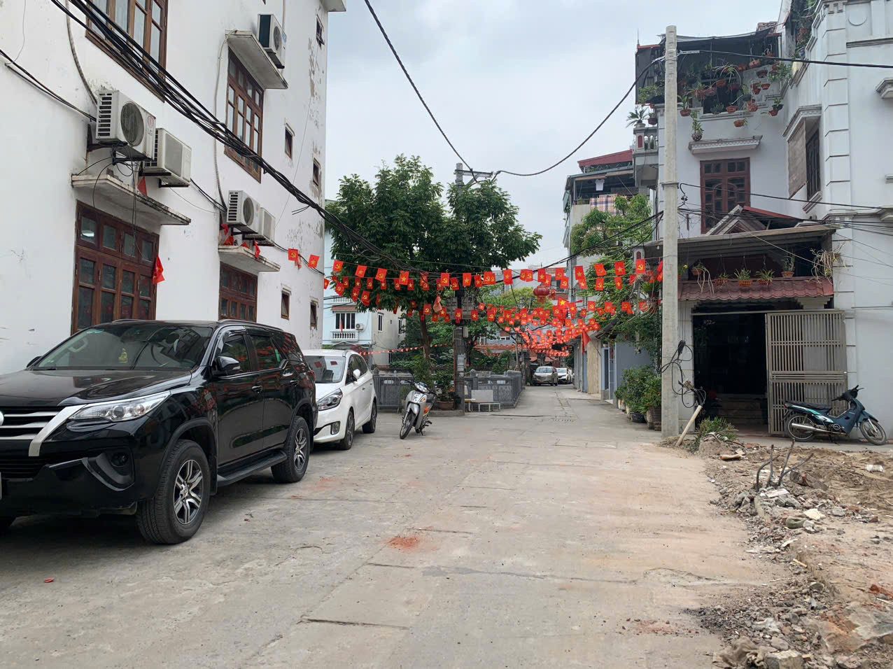 Bán Đất Đông Ngạc Gần Hv Tài Chính. WIEW Hồ. Ô Tô Tránh. Dt 75m Lô Góc. Giá 13.68 Tỷ