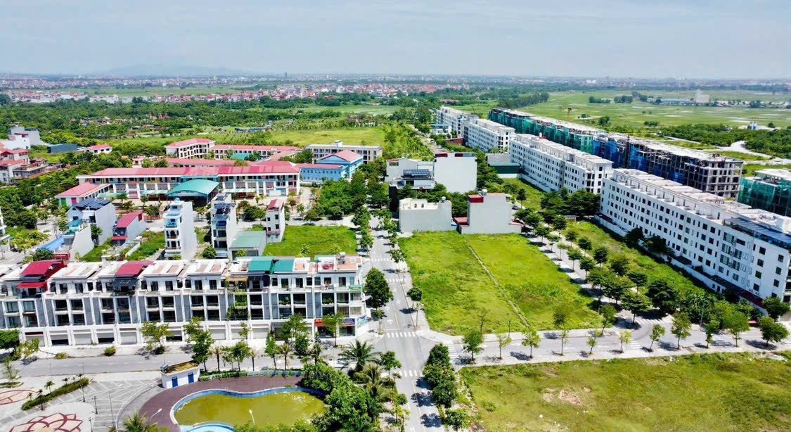 Bán nhà 101.6m² full thổ cư ngang 5m giá 6.8 tỷ tại khu Vườn Sen Dự án Từ Sơn Garden City