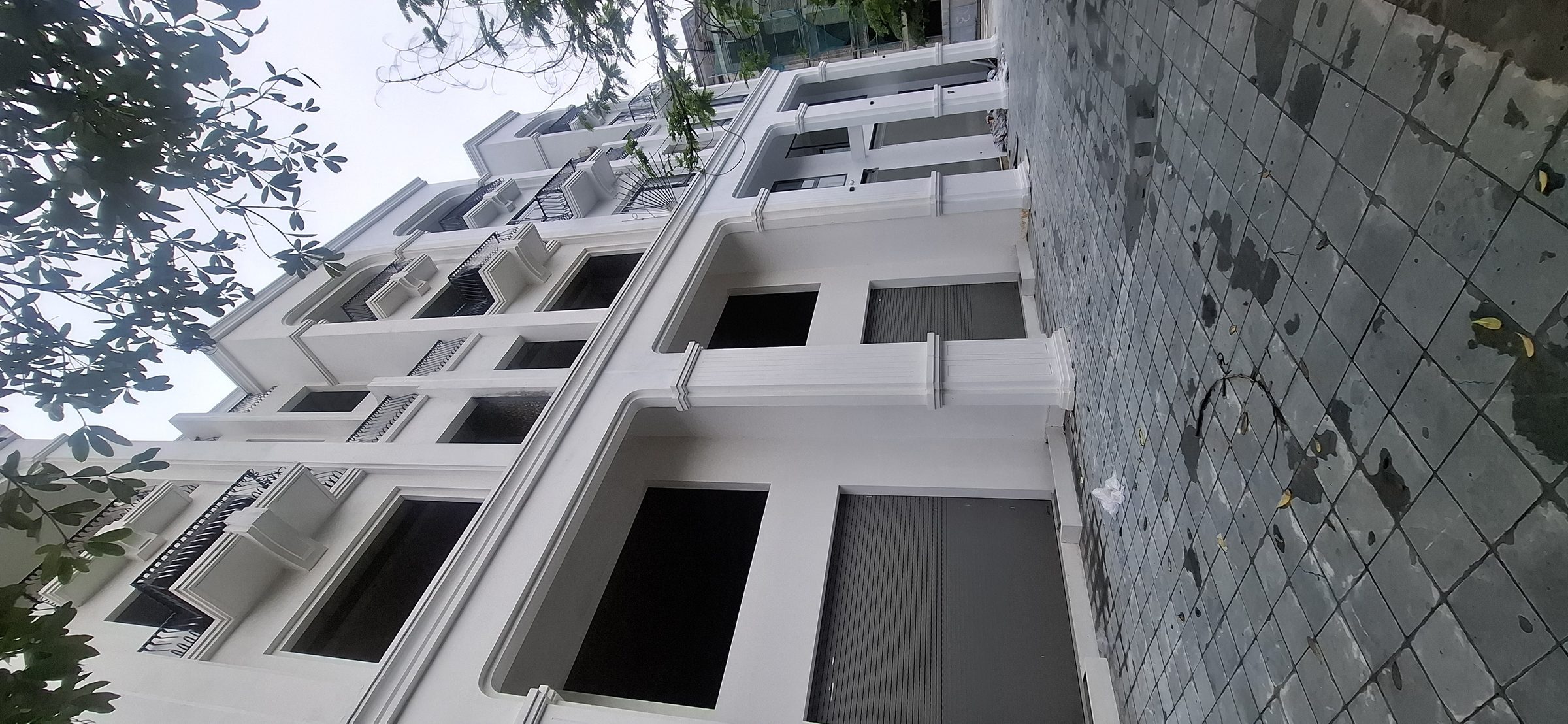 Bán nhà 141m² full thổ cư ngang 6m giá 12.9 tỷ tại dãy lK3 khu Vườn Hồng Từ Sơn Garden City