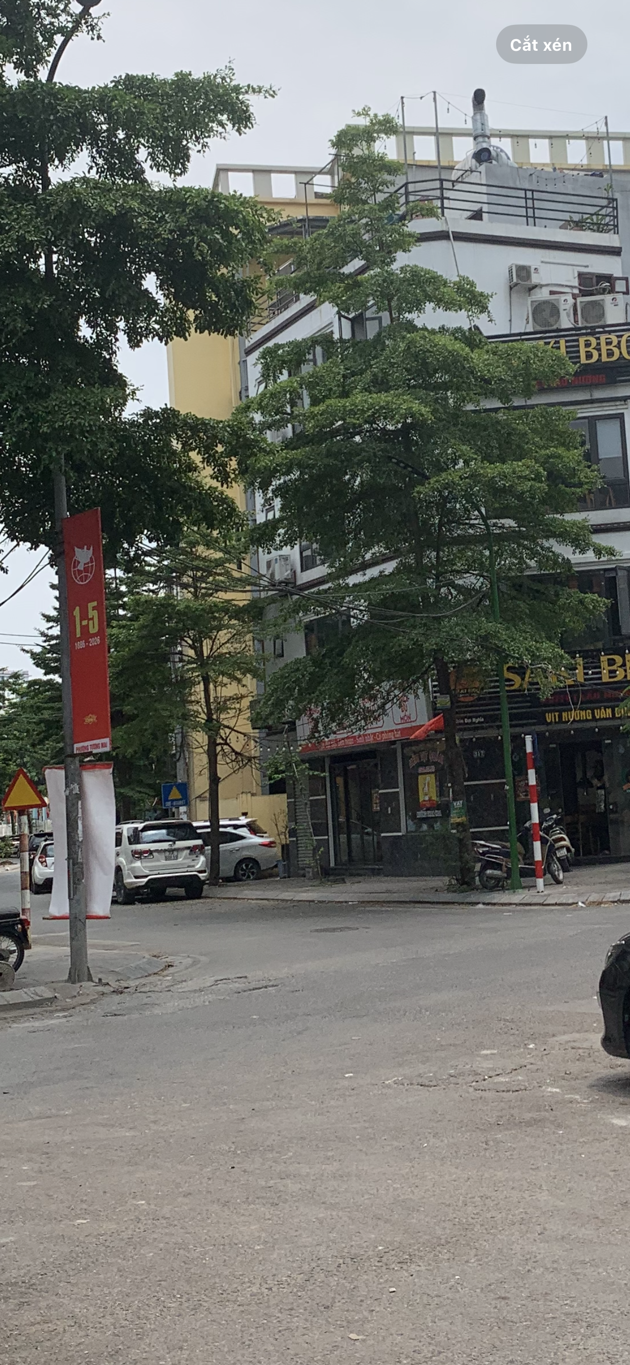 Trần Đại Nghĩa - Hai Bà Trưng. Gần phố. 2 thoáng vĩnh viễn. 7 tầng thang máy DT 50m mặt tiền bề thế. Thiết kế thông sàn. Di chuyển nhanh các tuyến phố lớn. Các trường Bách Kinh Xây xung quanh