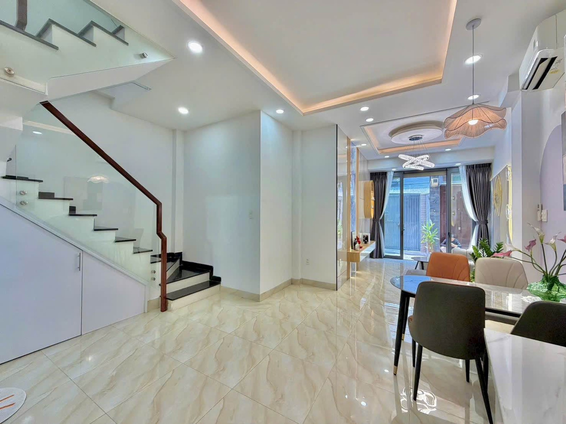 Bán Nhà Lê Văn Sỹ - Sát Quận 3 - HXH  45m² giá 7tyx - 4 tầng BTCT -Mới Ở cho thuê và giữ dòng tiền .