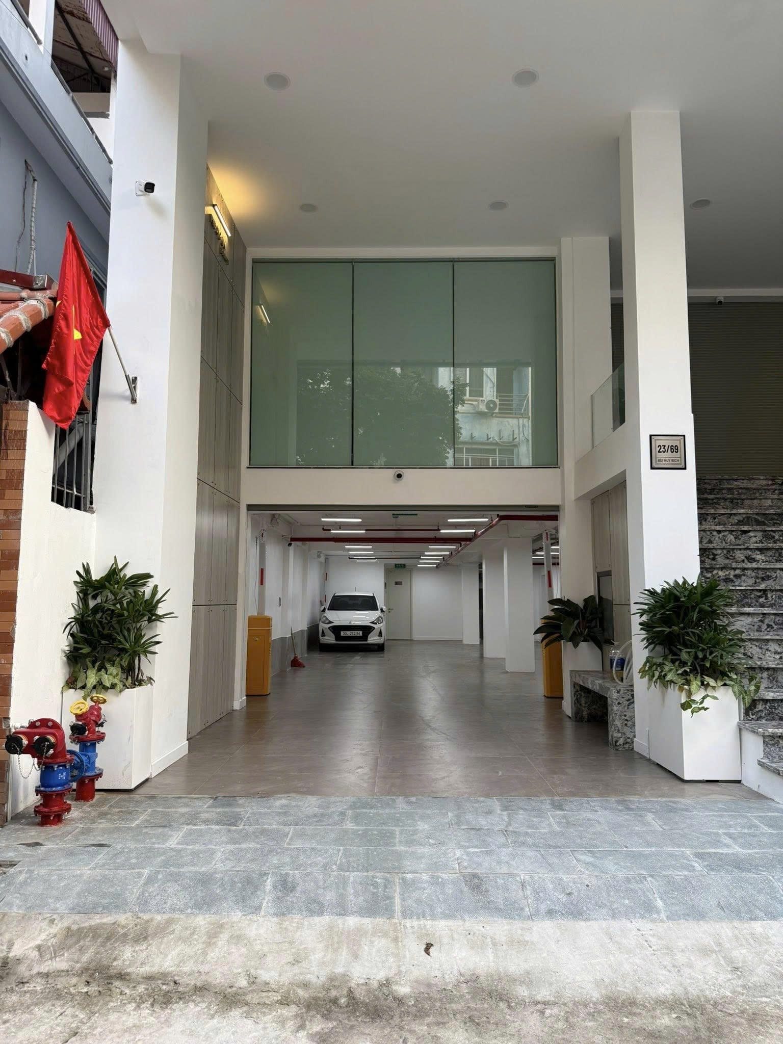 Cho Thuê Nhà Phố Bùi Hữu Bích - Hoàng Mai 200M² / Sàn/ 2 Thang Máy, PCCC, Vỉa Hè Ô Tô Đỗ/ Giá Thuê 30tr