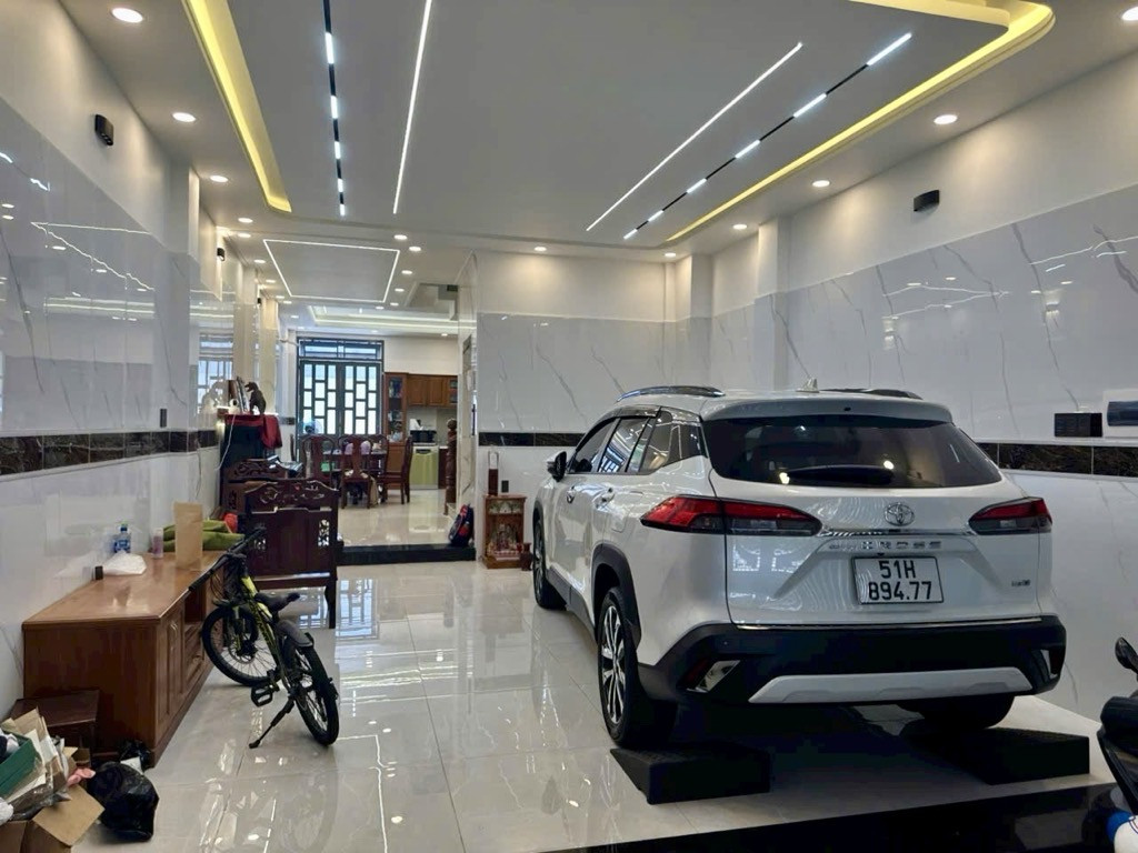 Nhà 4 Tầng - Hẻm ôtô 8m Thông, DT: 102m² - giá 19 tỷ Phường 17 , Gò Vấp