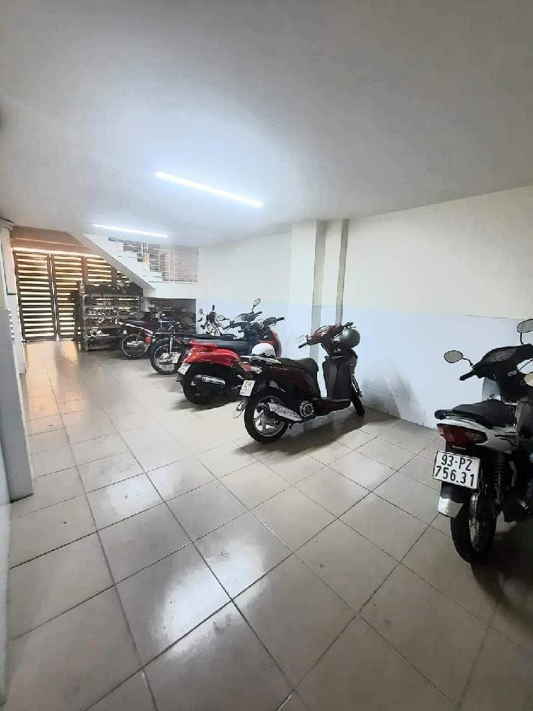 CHDV 5 Tầng , DT: 95m² ngang 8,6m giá 18.9 tỷ Phường Gò Vấp.