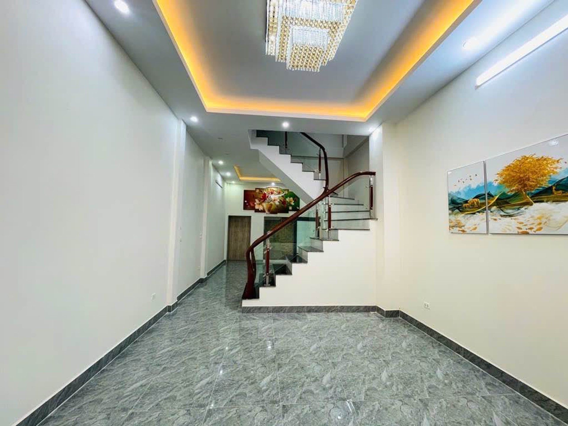 Bán nhà 57m phố Hoàng Đạo Thành hợp vợ chồng trẻ với không gian rộng gàn trường học tiện đón con và đi chợ.nhà đẹp ở Luôn phố Vip