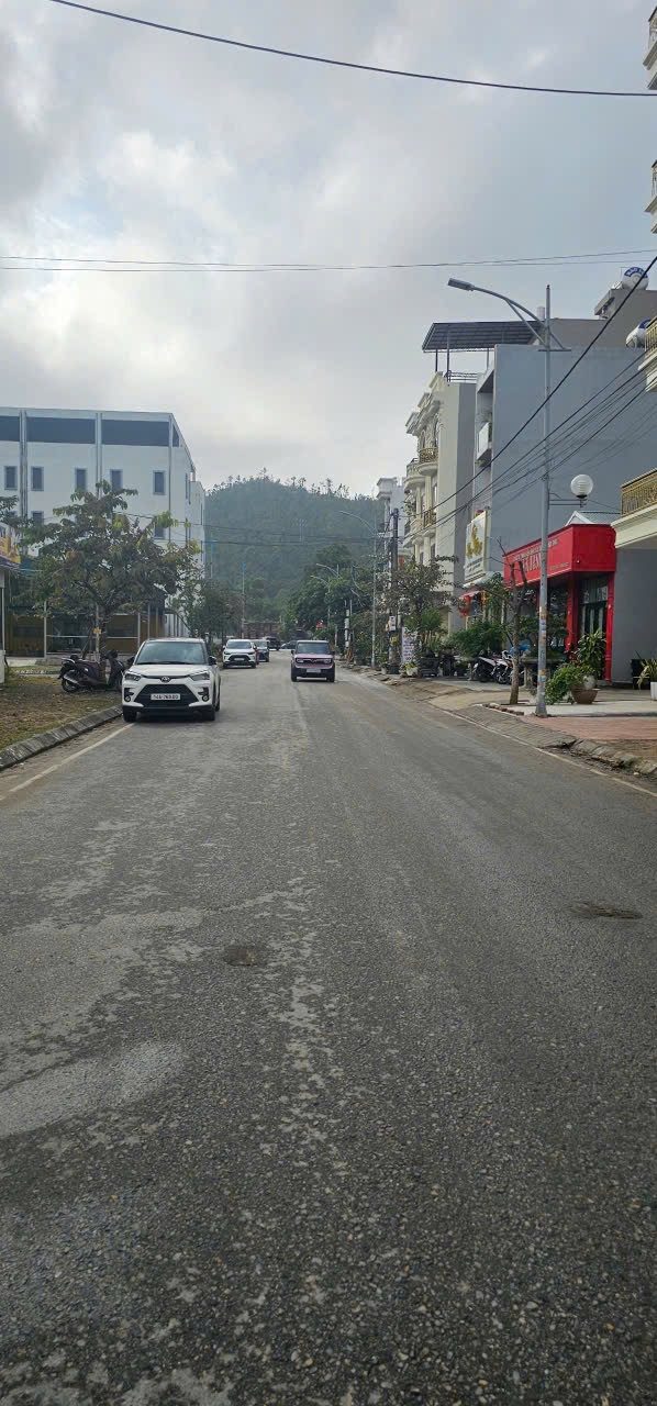 BÁN ĐẤT GIÁP KHU ĐÔ THỊ NAM GA,HÀ KHẨU , HẠ LONG