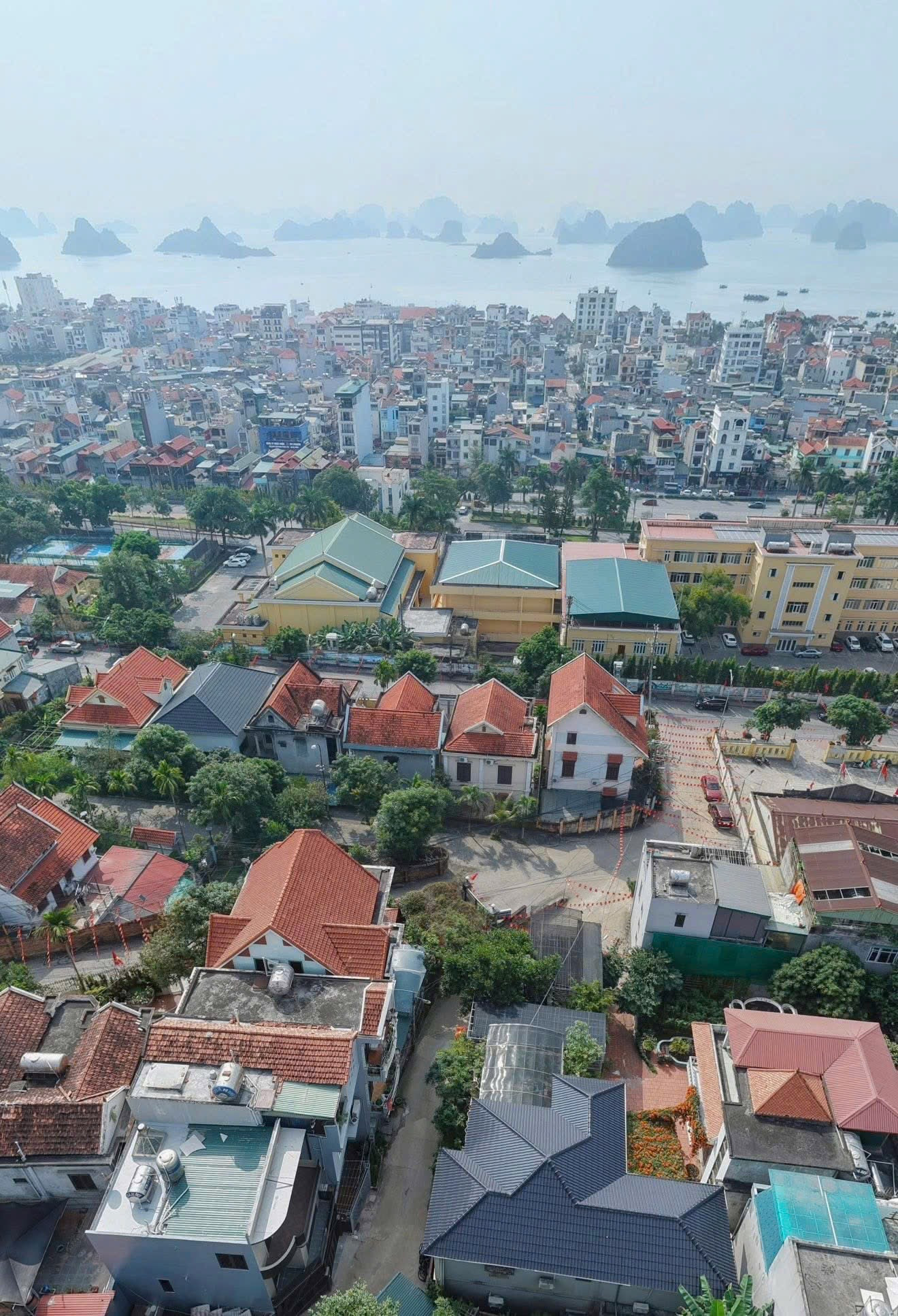 BÁN ĐẤT NGÕ 20 NGUYỄN VĂN CỪ,OTO TẬN NƠI
( thịt chó long bình đi vào )
