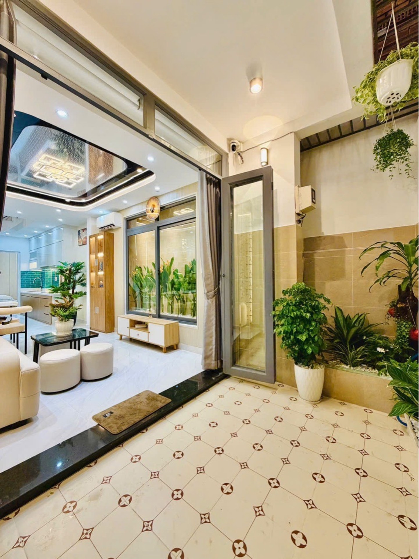 - Di chuyển qua Bình Thạnh, Phú Nhuận, Sân Bay TSN chỉ 6 phút