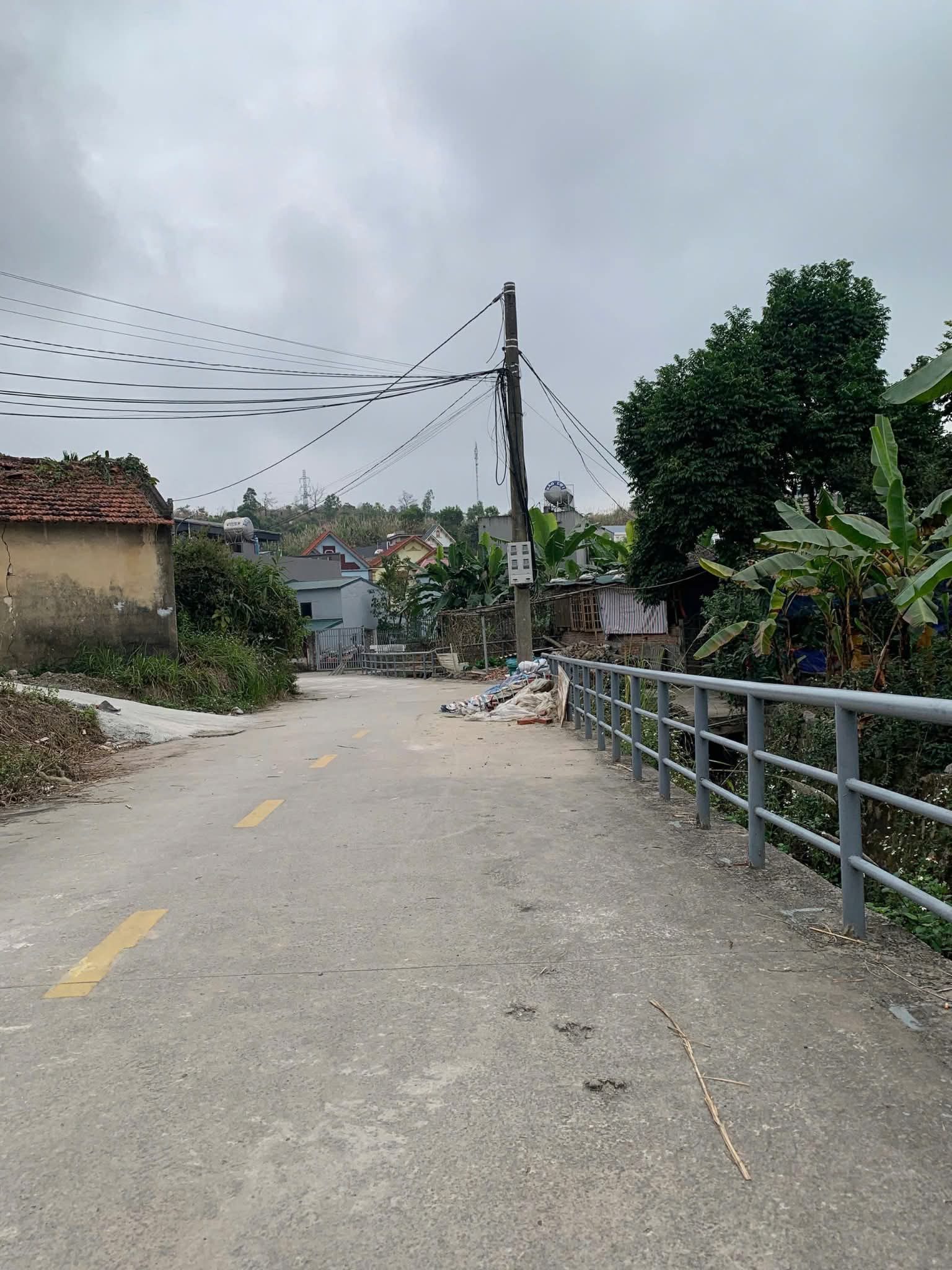 BÁN ĐẤT HÀ TRUNG NGÕ BÀ MÍT GIÁ 8XX TR,HẠ LONG