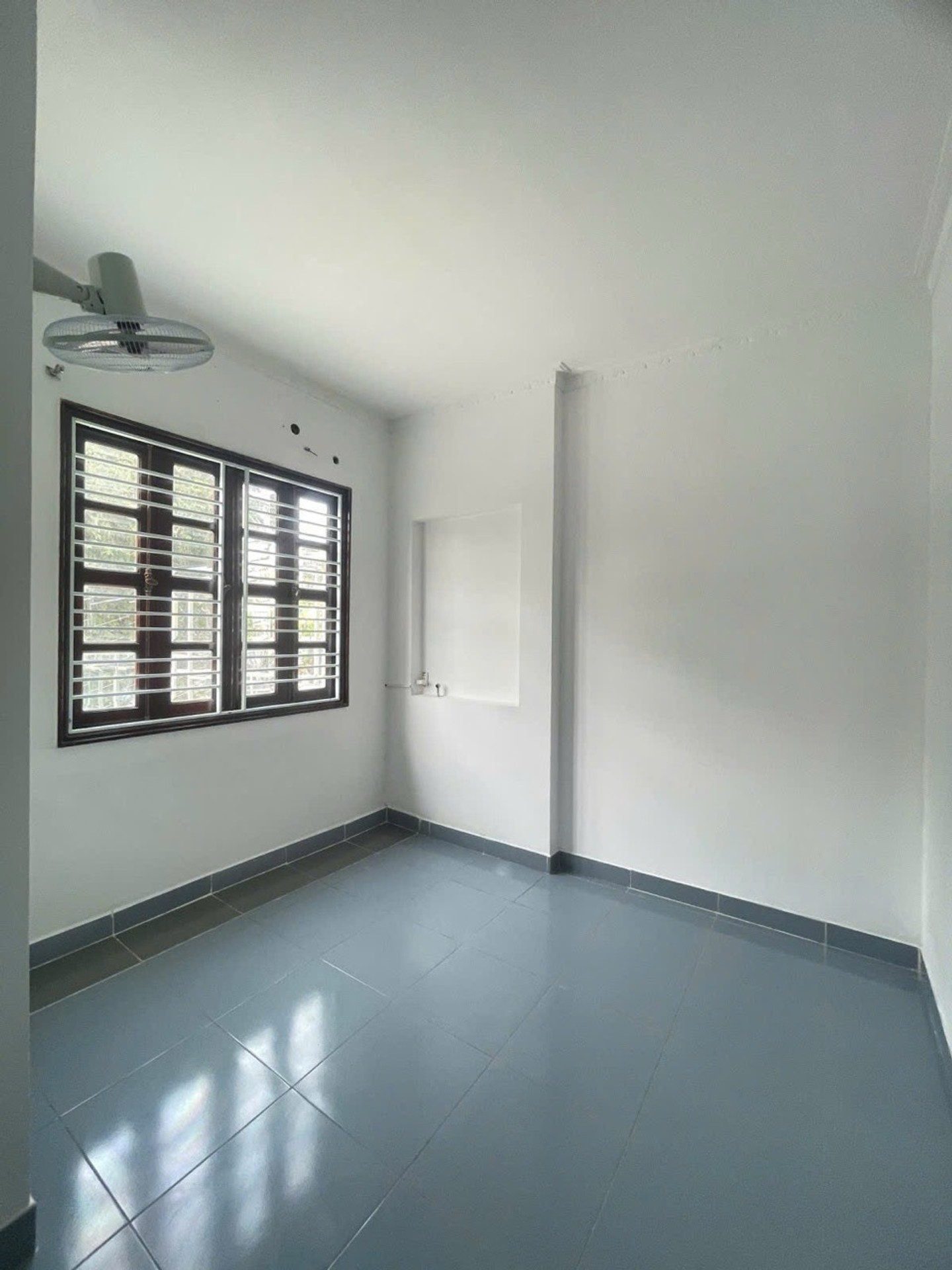 BÁN NHÀ MẶT TIỀN KINH DOANH PHƯỜNG HIỆP PHÚ – 3 TẦNG – DT 106M2 – CHỈ 14 TỶ.