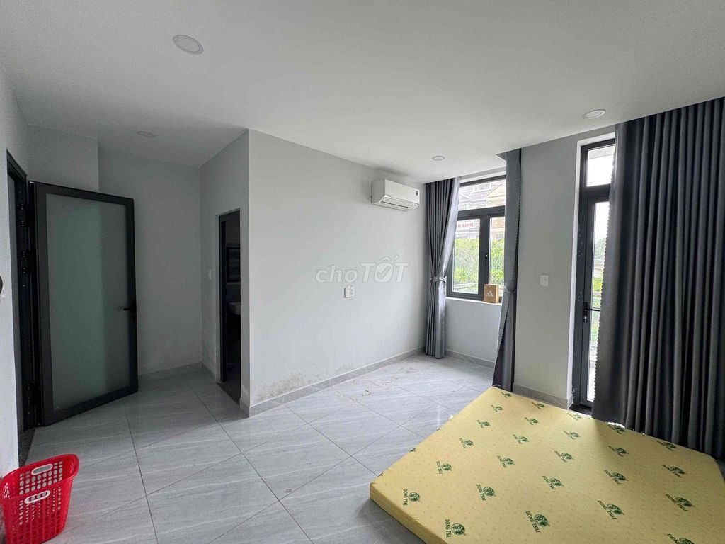 Cho thuê Nhà hầm, trệt 2 lầu ngay Vòng xoay HT3