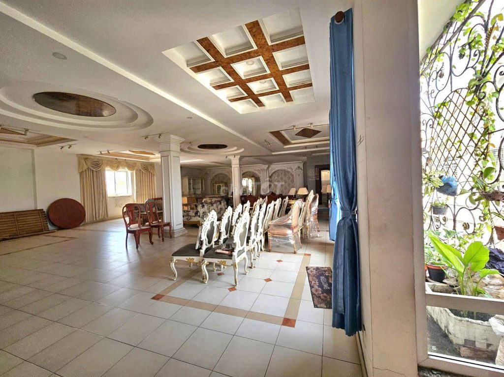 TÒA NHÀ 1000M2 MẶT TIỀN ĐLBD, TPM