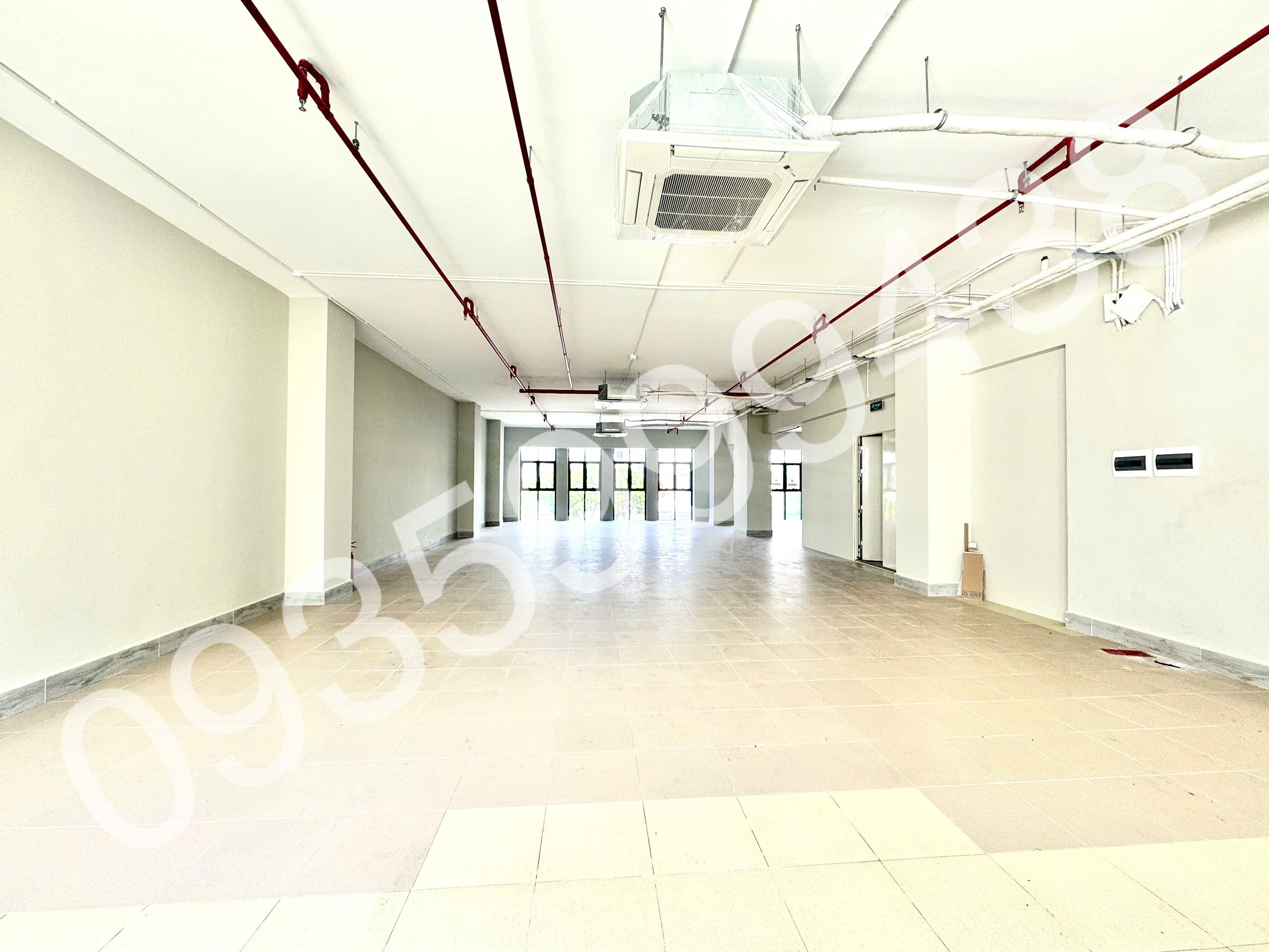 CHO THUÊ VĂN PHÒNG MỚI HOÀN TOÀN 148 M² GIÁ 11$/M2. LH: 0935 999 438