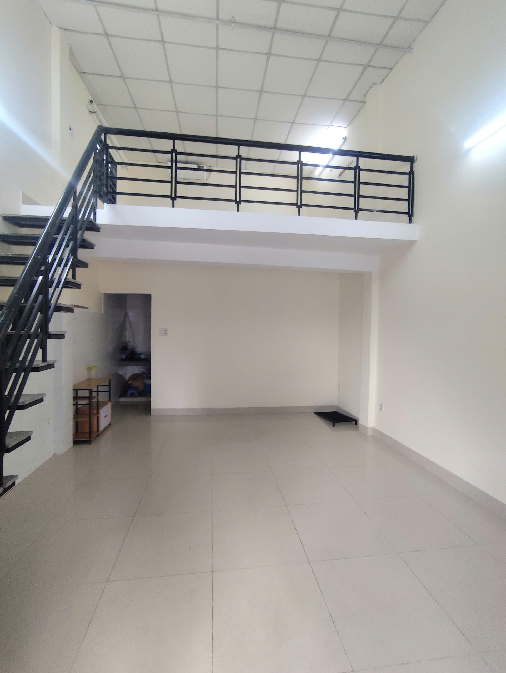 Cho thuê mặt bằng mặt tiền đường 2-9, có sẵn điều hoà , phòng Wc tại Quận Hải Châu,Đà Nẵng