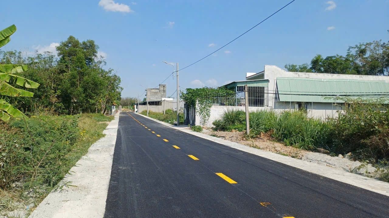 Bán186m² đất đường nhựa 7m có 60m tc 
>>Tân Định Bến Cát BD Giá chỉ 1.4x tỷ