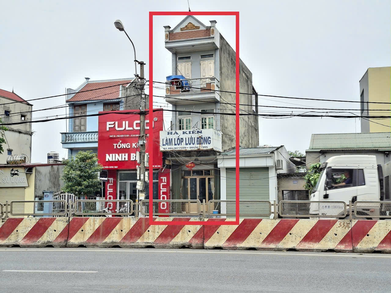 BÁN NHÀ MẶT TIỀN ĐƯỜNG QL1A, DT 43M2 SĐCC 4,5TỶ. LH:0396631136 – 0386663369.