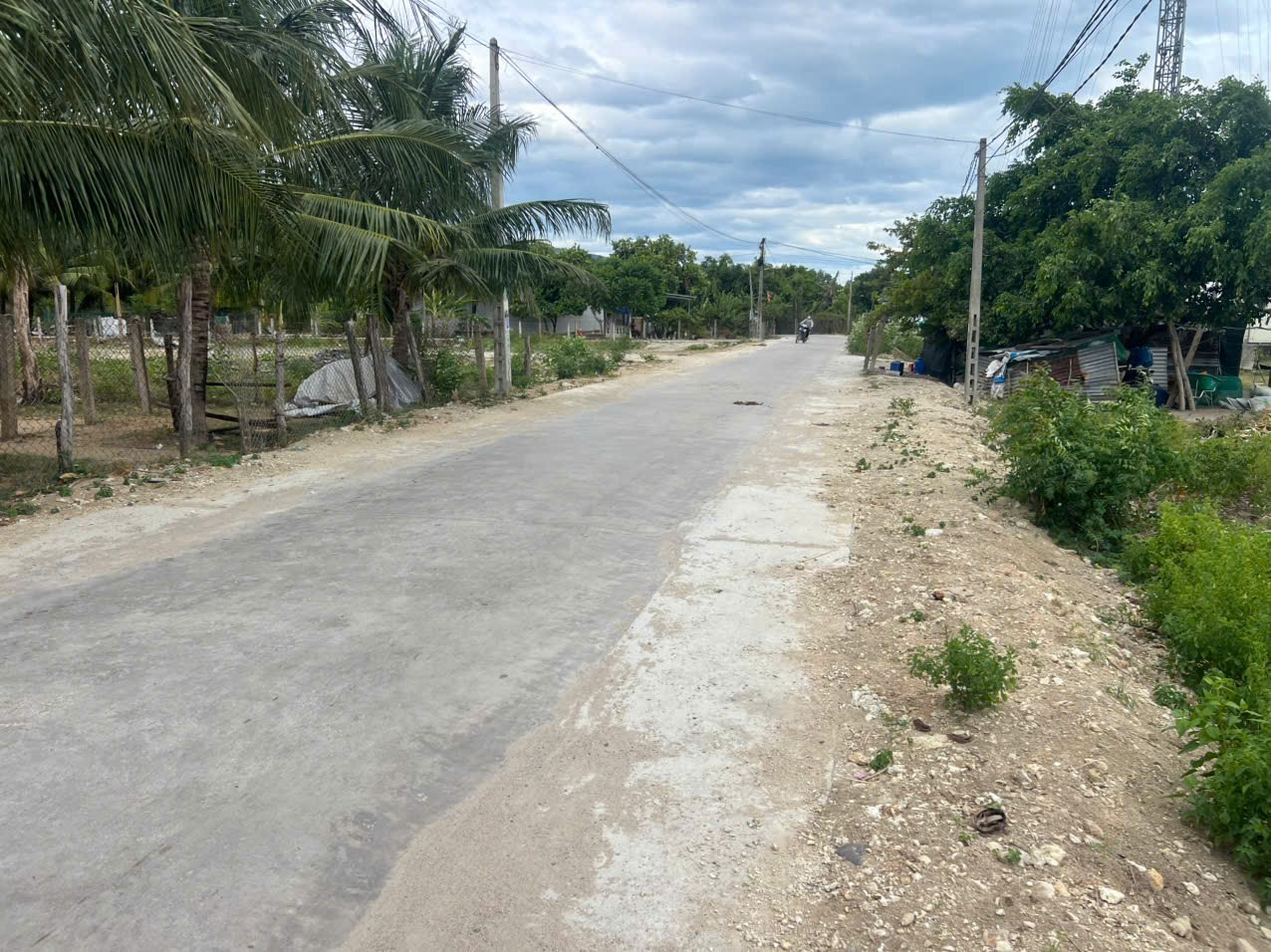 Bán đất 6800m² ngang 80m giá 2.2 tỷ Phường Hòa Thắng