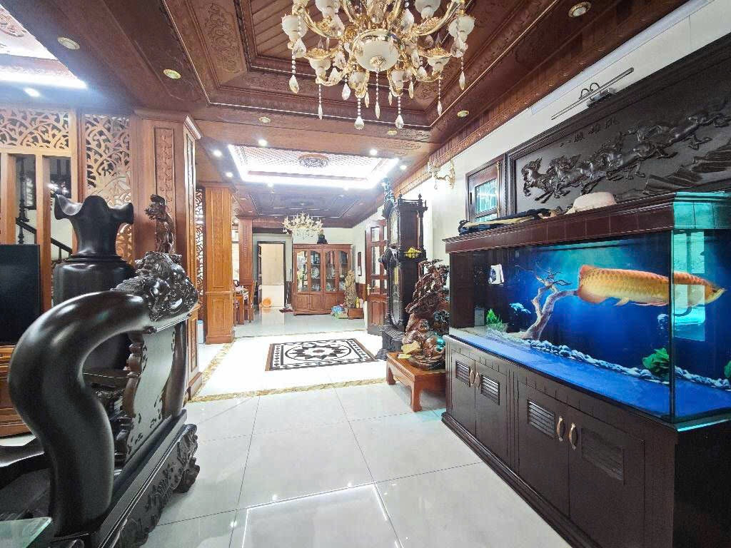 Bán biệt thự Tây Linh Đàm – Giá 80 tỷ – DT 200m² x 4 tầng – MT 10m – view công viên – nội thất gỗ quý