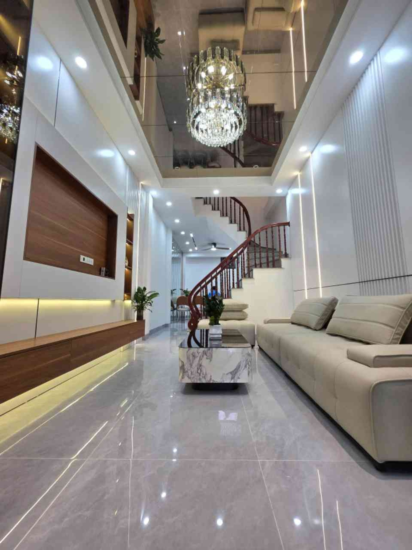 Bán nhà Bằng Liệt, Hoàng Mai – Giá 9.9 tỷ – DT 45m² x 4 tầng – MT 4m – Sát KĐT Linh Đàm, Xe bán tải đỗ cửa, Full nội thất