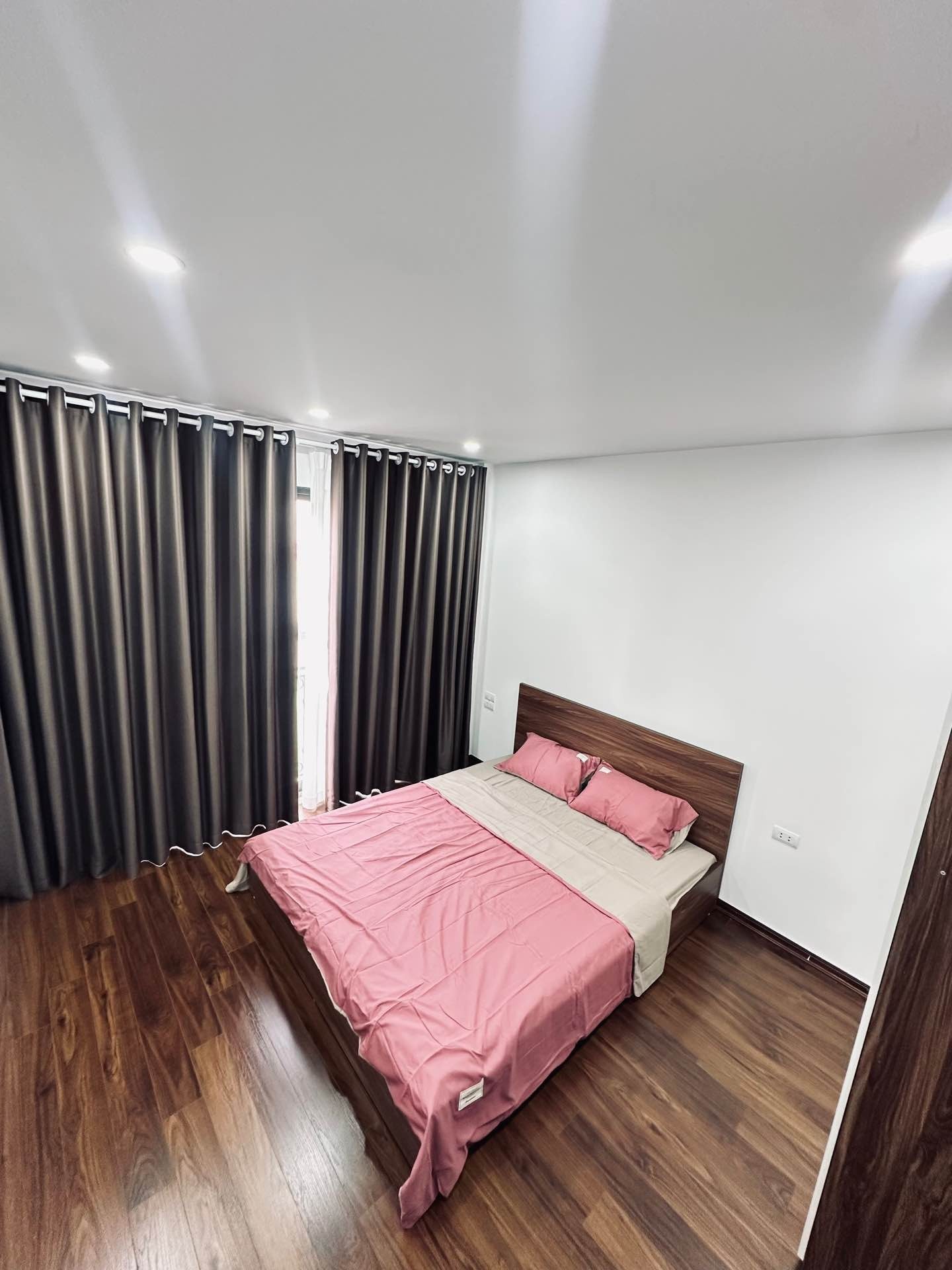 BÁN HOÀNG LIỆT - DT 26m x 5 Tầng - Giá 8.5 Tỷ , Gần Bến Xe Nước Ngầm, Đường Giải Phóng. Ô Tô Cách Nhà Vài Bước Chân