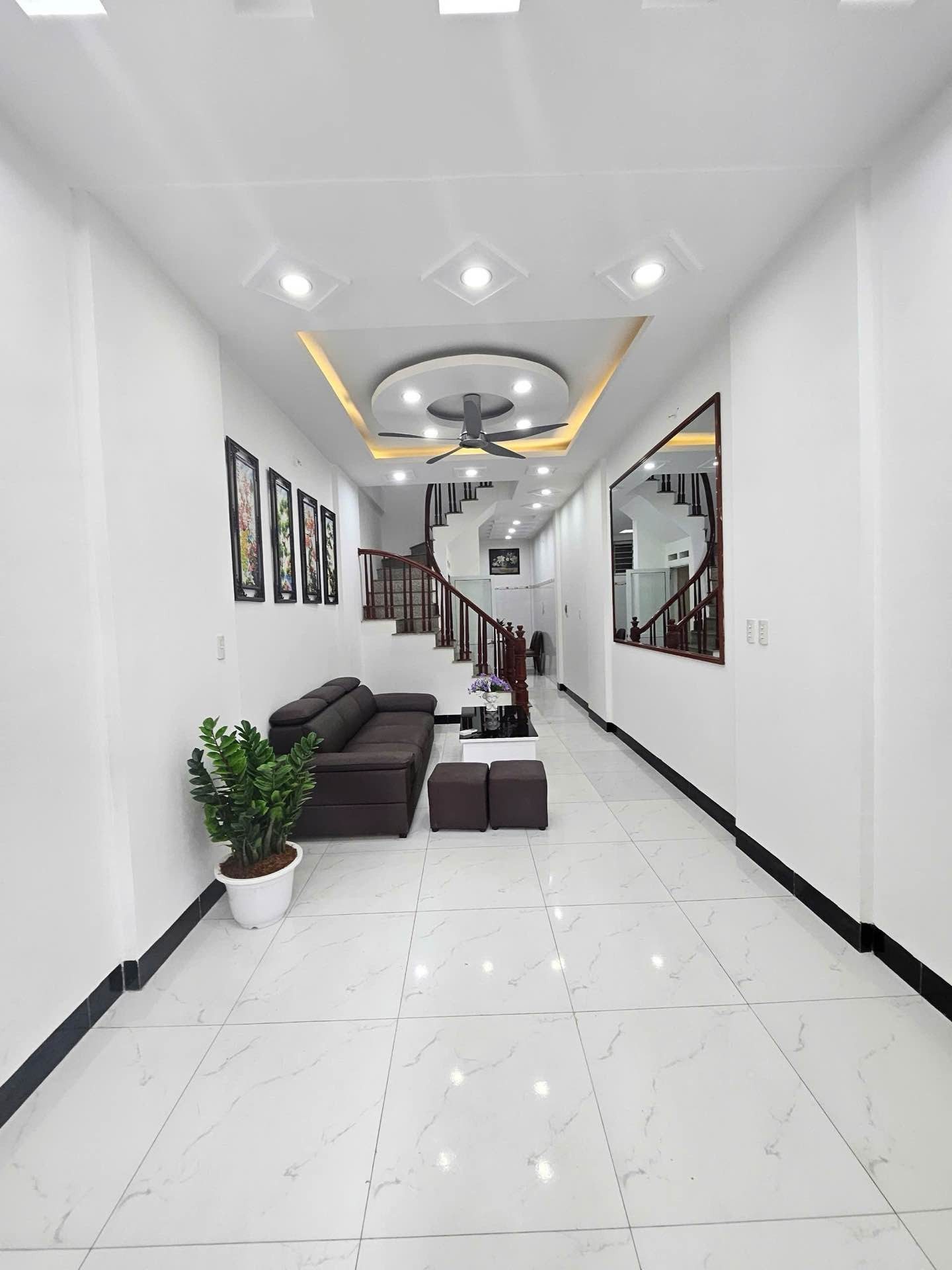 Chỉ 9.35 tỷ. Sở hữu nhà Đại Từ 42m² x 4T, trước nhà rộng 3m, full nội thất, khu dân cư đông đúc, an sinh đỉnh
