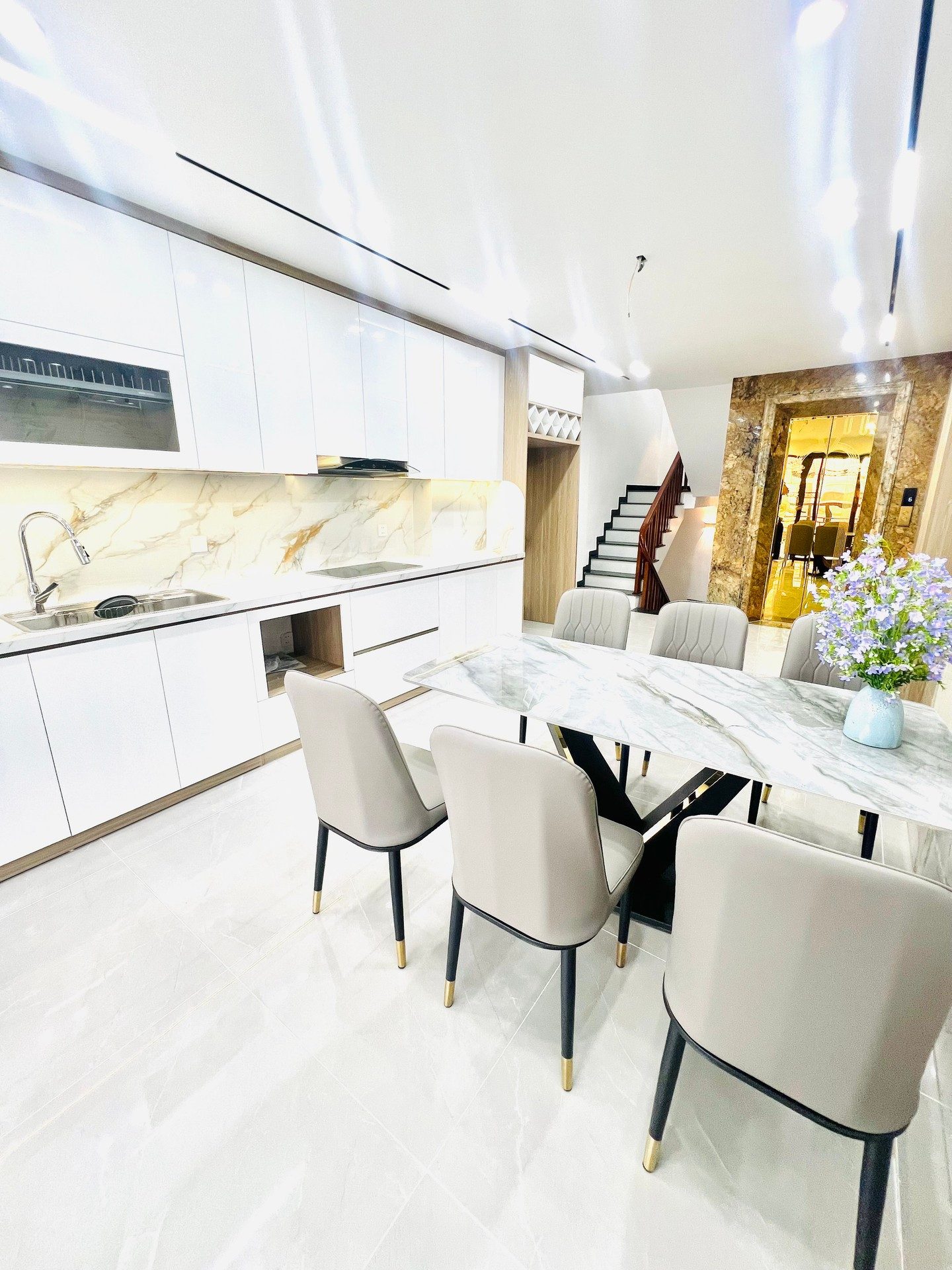 Bán nhà Thịnh Liệt - Hoàng Mai – Giá 21.5 tỷ – DT 50m² x 6 tầng – MT 3.5m – thang máy, kinh doanh, sát Giải Phóng