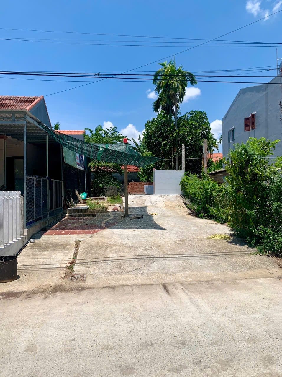 Chính chủ gửi bán lô đất với diện tích 165,6 m2. Ngang 6m vuông vức. Đất sạch sẽ, không cần tâm linh.